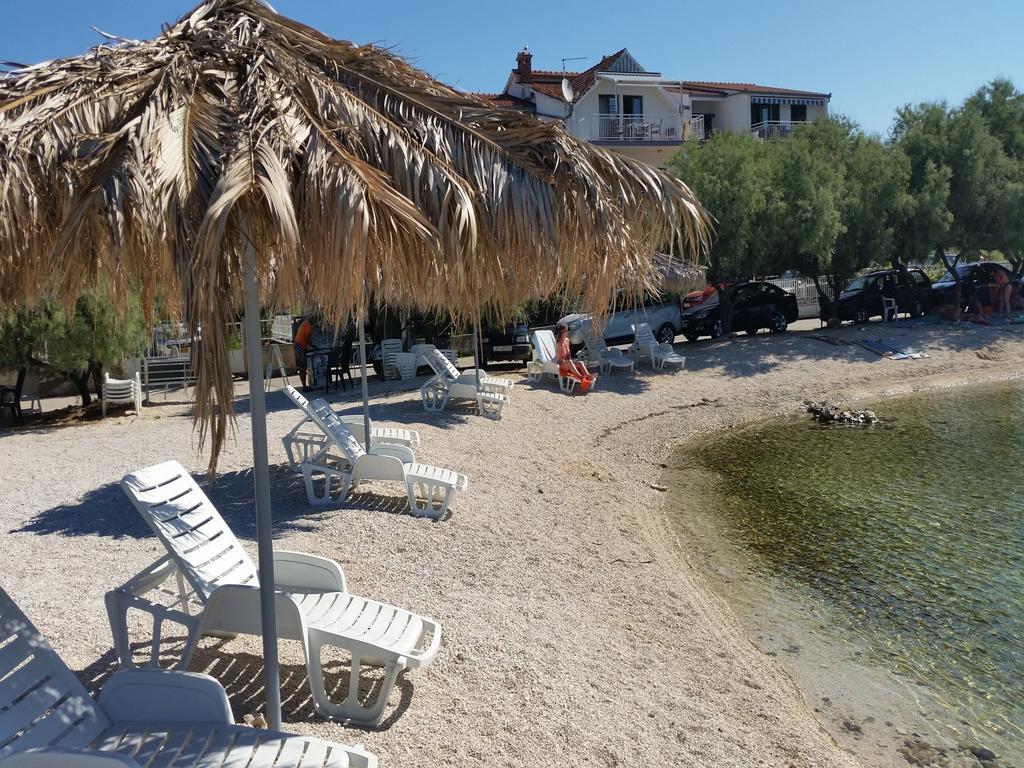 Viktorija Apartments Seget Vranjica Zimmer foto
