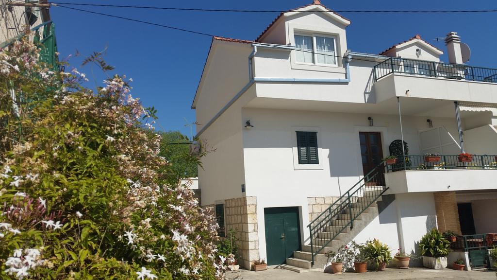 Viktorija Apartments Seget Vranjica Exterior foto