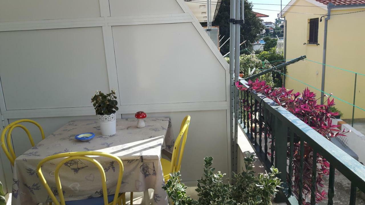 Viktorija Apartments Seget Vranjica Exterior foto